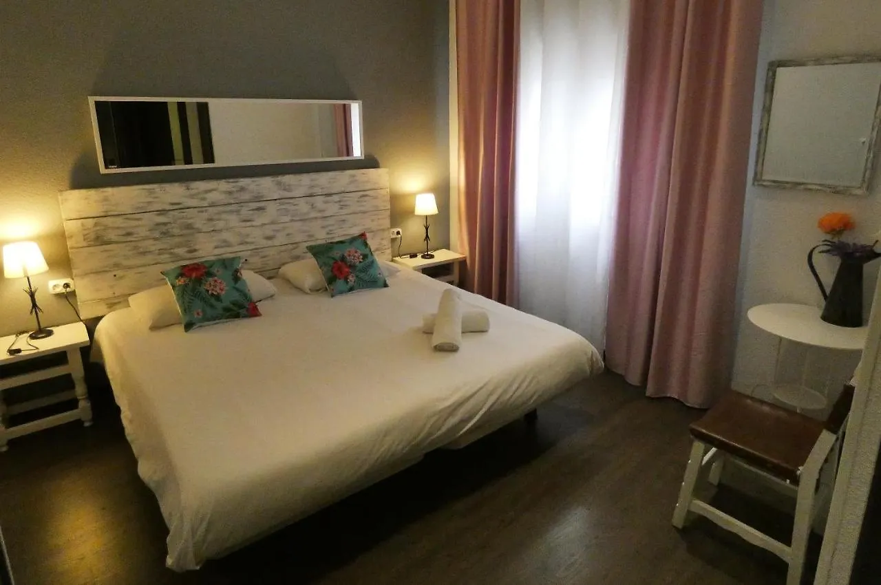 Oasis Backpackers' Toledo Hostel
